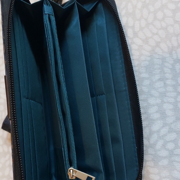 Travelon Travel Wristlet Wallet with ID Protection-Fabulous Condition - Picture 3 of 6